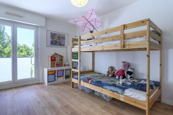 ILLKIRCH Beau Trois Pièces Au Calme, Triples Balcons, Garage, Cave