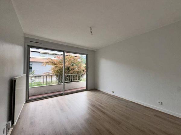 Appartement 3 pièces                                        - 38240 Meylan Réf : 4958