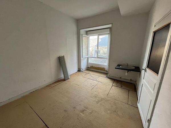 A vendre - Immeuble à rénover - 8 pièces - 246 m² - Doué en Anjou - D6038