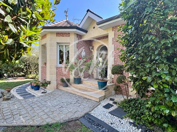 Villa familiale de presque 170m² de 4 chambres avec piscine et terrasse couverte à vendre à Andernos-les-Bains, quartier résidentiel calme ANDERNOS
