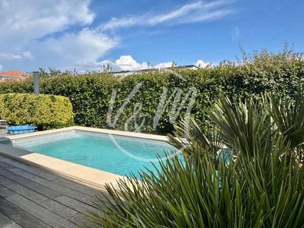 Villa familiale de presque 170m² de 4 chambres avec piscine et terrasse couverte à vendre à Andernos-les-Bains, quartier résidentiel calme ANDERNOS