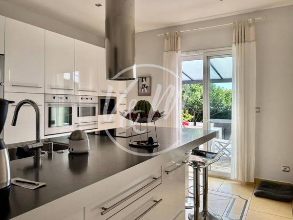 Villa familiale de presque 170m² de 4 chambres avec piscine et terrasse couverte à vendre à Andernos-les-Bains, quartier résidentiel calme ANDERNOS