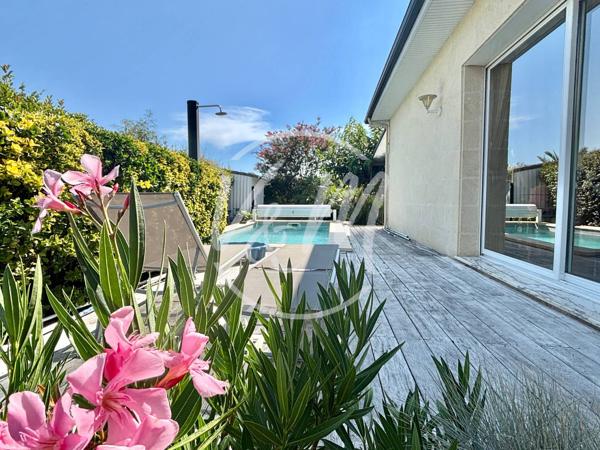 Villa familiale de presque 170m² de 4 chambres avec piscine et terrasse couverte à vendre à Andernos-les-Bains, quartier résidentiel calme ANDERNOS