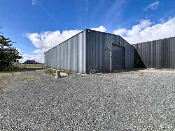 Local d'activité à vendre à Saint Jean de Beugné - 140 m² environ