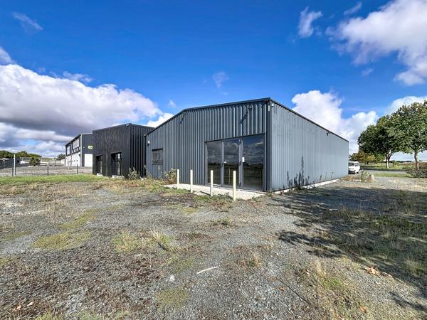 Local d'activité à vendre à Saint Jean de Beugné - 140 m² environ