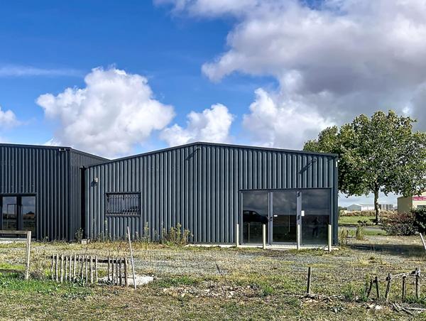 Local d'activité à vendre à Saint Jean de Beugné - 140 m² environ