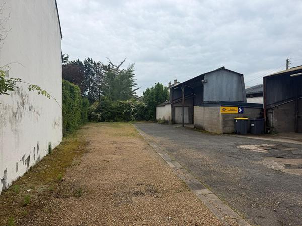 LOCAL DE STOCKAGE À LOUER - 445 m² - BAIL DE 1 AN