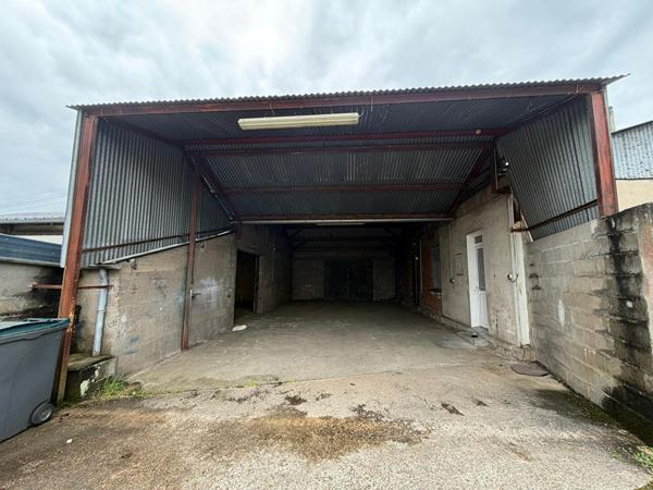 LOCAL DE STOCKAGE À LOUER - 445 m² - BAIL DE 1 AN