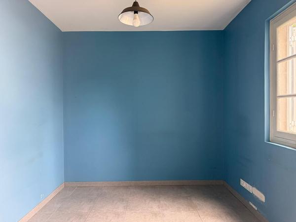 LOCAL DE STOCKAGE À LOUER - 445 m² - BAIL DE 1 AN