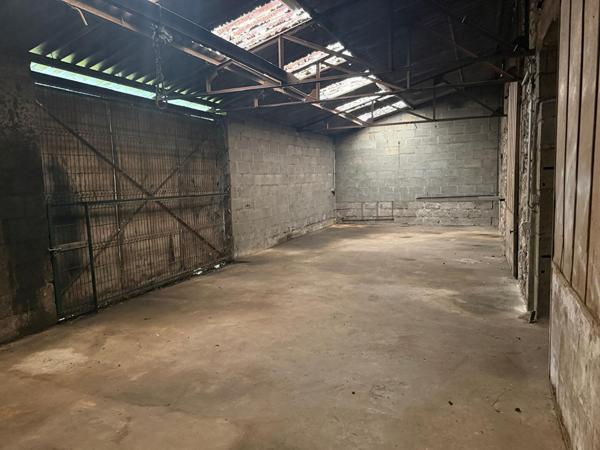 LOCAL DE STOCKAGE À LOUER - 445 m² - BAIL DE 1 AN