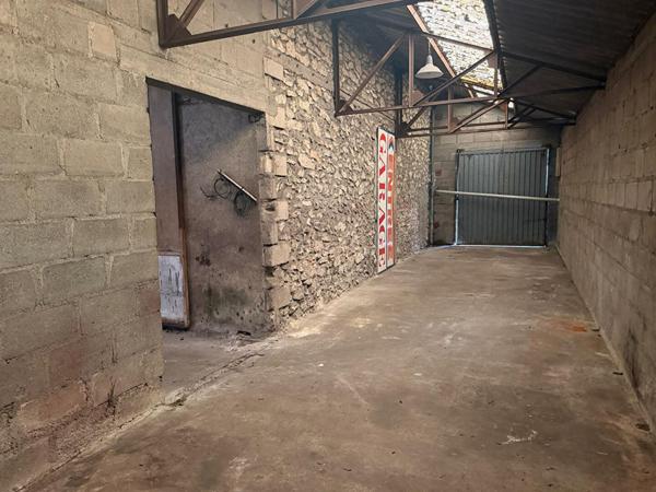 LOCAL DE STOCKAGE À LOUER - 445 m² - BAIL DE 1 AN