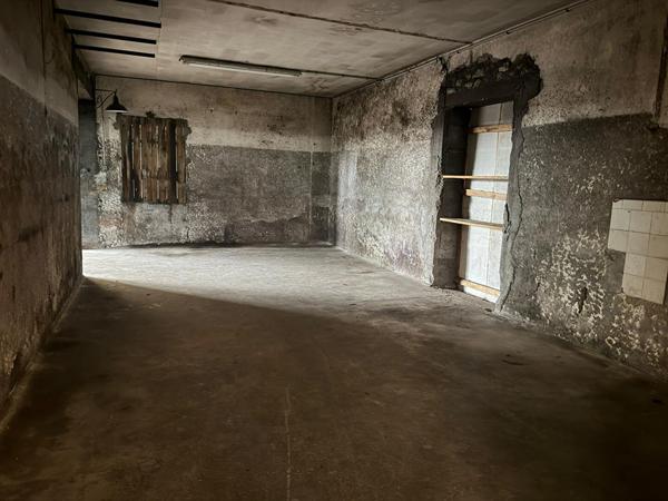 LOCAL DE STOCKAGE À LOUER - 445 m² - BAIL DE 1 AN