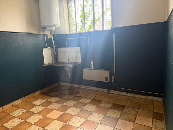 LOCAL DE STOCKAGE À LOUER - 445 m² - BAIL DE 1 AN