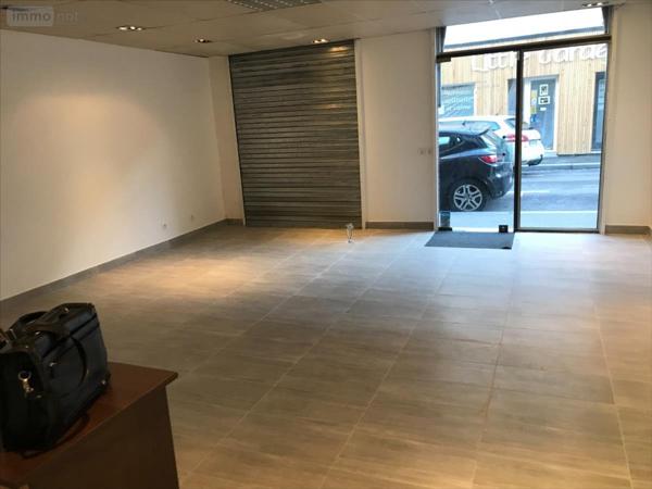 Local commercial à louer à Elbeuf en Seine-Maritime (76500), ref : 27063-940658L1