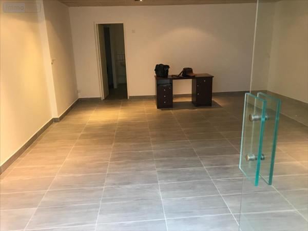 Local commercial à louer à Elbeuf en Seine-Maritime (76500), ref : 27063-940658L1