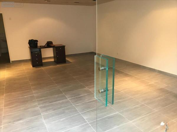 Local commercial à louer à Elbeuf en Seine-Maritime (76500), ref : 27063-940658L1