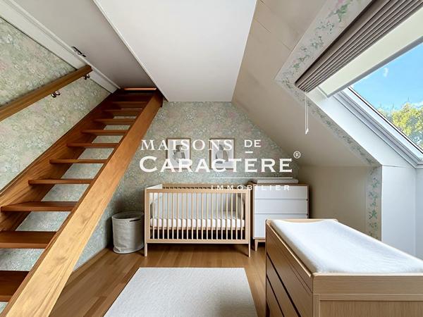 Maison familiale au sein d’un domaine recherché avec piscine, école et tennis – Marsinval