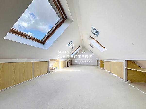 Maison familiale au sein d’un domaine recherché avec piscine, école et tennis – Marsinval