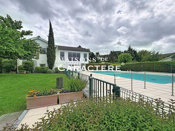 Maison familiale au sein d’un domaine recherché avec piscine, école et tennis – Marsinval