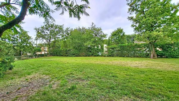 A VENDRE - LA SALVETAT SAINT GILLES - Terrain à bâtir de 644 m² libre de construction