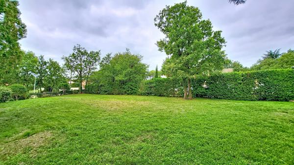 A VENDRE - LA SALVETAT SAINT GILLES - Terrain à bâtir de 644 m² libre de construction