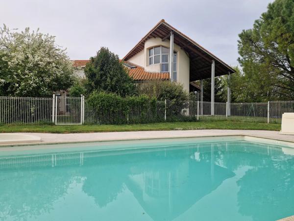 Maison à vendre 10 pièces TONNAY CHARENTE PROCHE