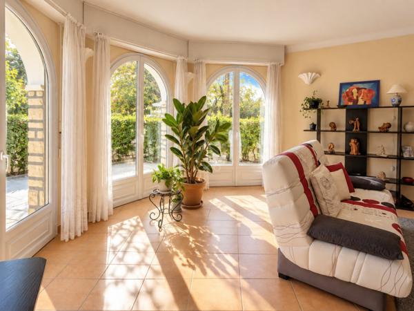 DAX – Maison de caractère de 112 m², architecture singulière et beau potentiel