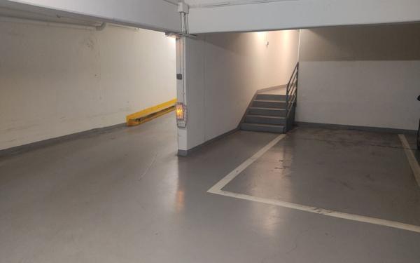 Stationnement à vendre    11 m2 Paris 13