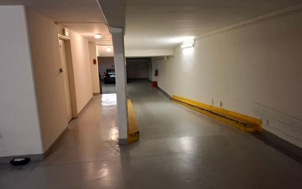 Stationnement à vendre    11 m2 Paris 13