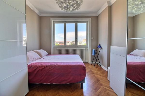 Appartement T3 en etage eleve lumineux avec balcon, garage et cave.