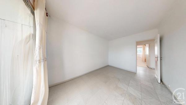Appartement F5 à vendre  5 pièces - 103 m2 LA COURNEUVE - 93