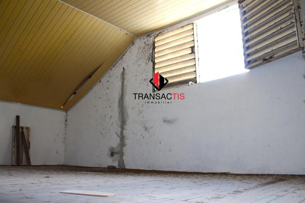 A MANA MAISON JUMELEE DE TYPE 3 EN DUPLEX SUR GRANDE PROPRIETE