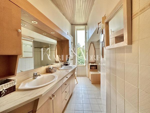 CHARME ET AUTHENTICITÉ POUR CETTE MAISON BOURGEOISE DE CENTRE VILLE