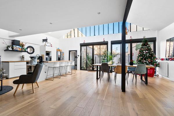 Suresnes (limite Puteaux) - Maison Loft de 208m² (232 m² au sol)