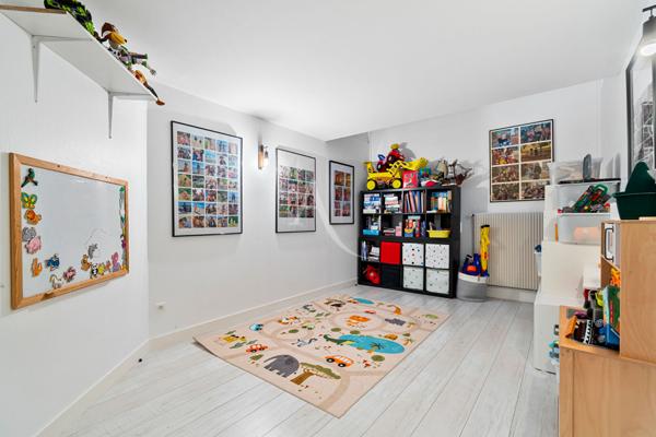 Suresnes (limite Puteaux) - Maison Loft de 208m² (232 m² au sol)