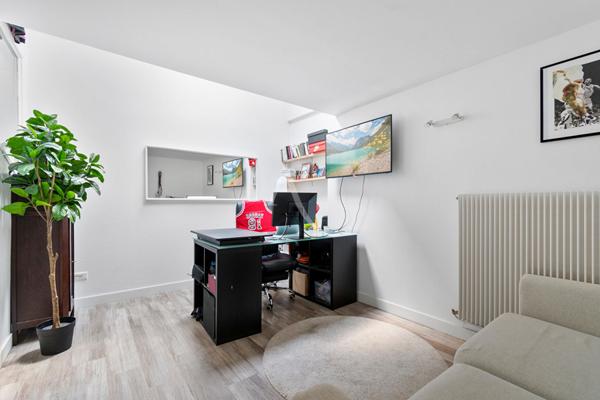 Suresnes (limite Puteaux) - Maison Loft de 208m² (232 m² au sol)