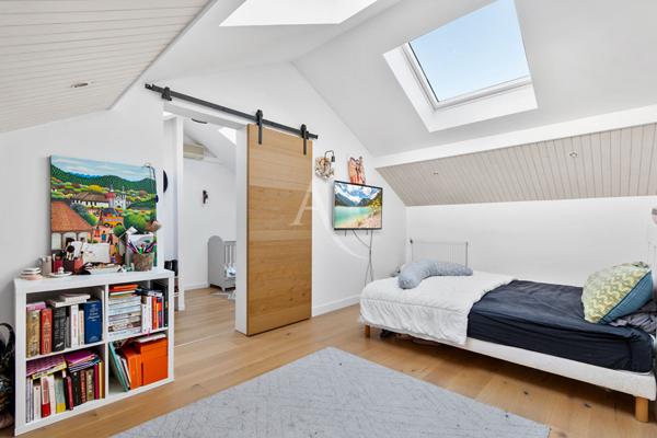 Suresnes (limite Puteaux) - Maison Loft de 208m² (232 m² au sol)