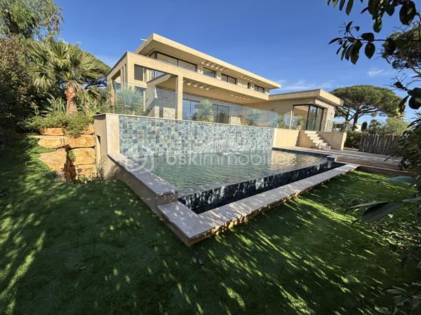 Maison contemporaine de 262,49 m²