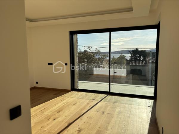 Maison contemporaine de 262,49 m²