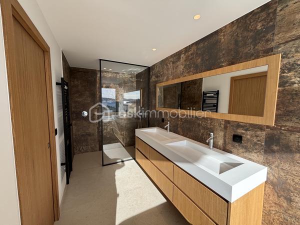 Maison contemporaine de 262,49 m²