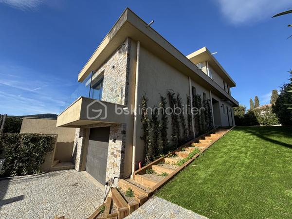 Maison contemporaine de 262,49 m²