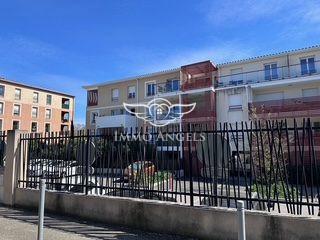 BEAU T2-TERRASSE-PLACE DE PARKING INTERIEURE-DERNIER ETAGE-TRAMWAY