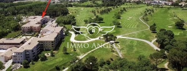 BEAU T2-TERRASSE-PLACE DE PARKING INTERIEURE-DERNIER ETAGE-TRAMWAY