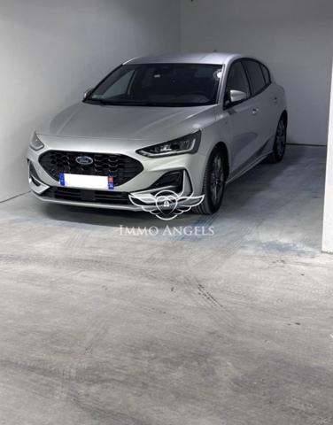 BEAU T2-TERRASSE-PLACE DE PARKING INTERIEURE-DERNIER ETAGE-TRAMWAY