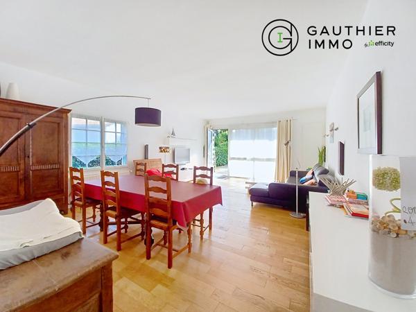 Appartement
         4 pièces
        - 90 m² 550 000 € *