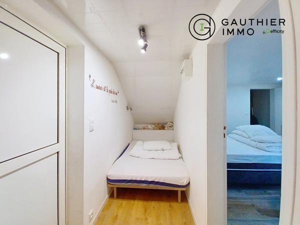 Appartement
         4 pièces
        - 90 m² 550 000 € *