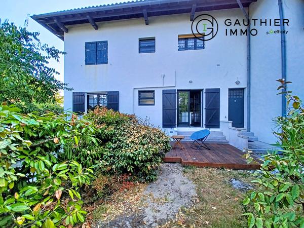 Appartement
         4 pièces
        - 90 m² 550 000 € *