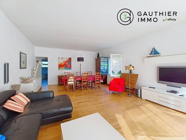 Appartement
         4 pièces
        - 90 m² 550 000 € *