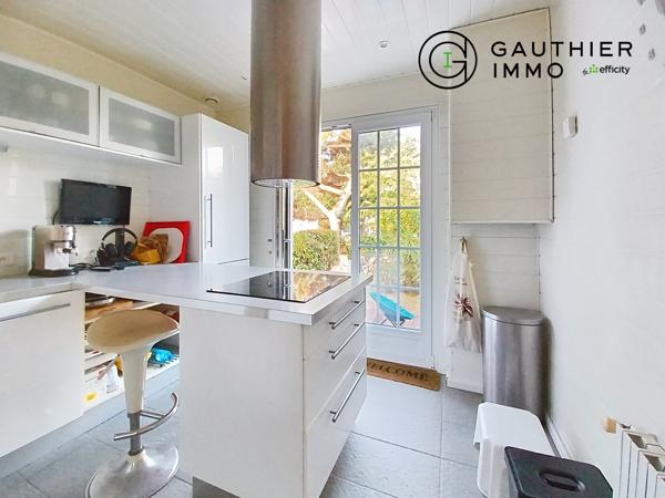 Appartement
         4 pièces
        - 90 m² 550 000 € *