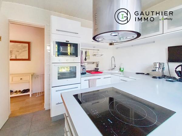Appartement
         4 pièces
        - 90 m² 550 000 € *